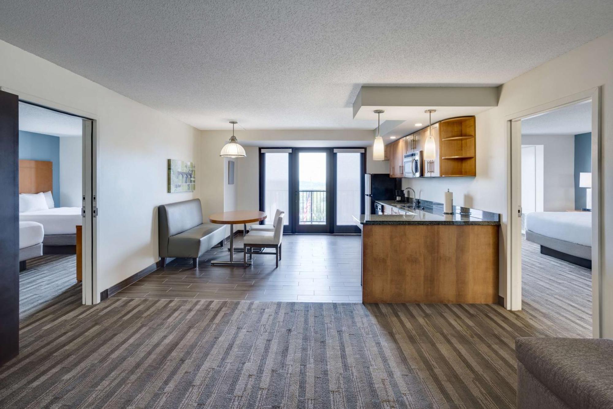 Отель Hyatt House Hartford North/Виндзор Экстерьер фото