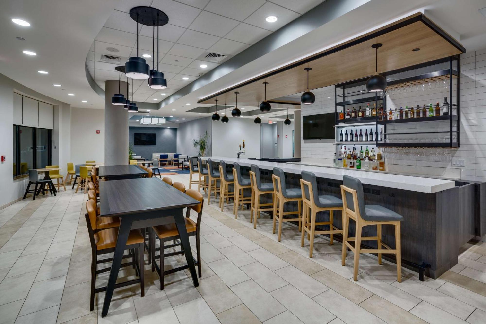 Отель Hyatt House Hartford North/Виндзор Экстерьер фото